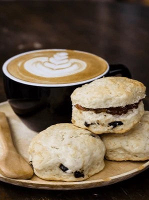 Nasc Tae Clasaiceach / Caife le Scon